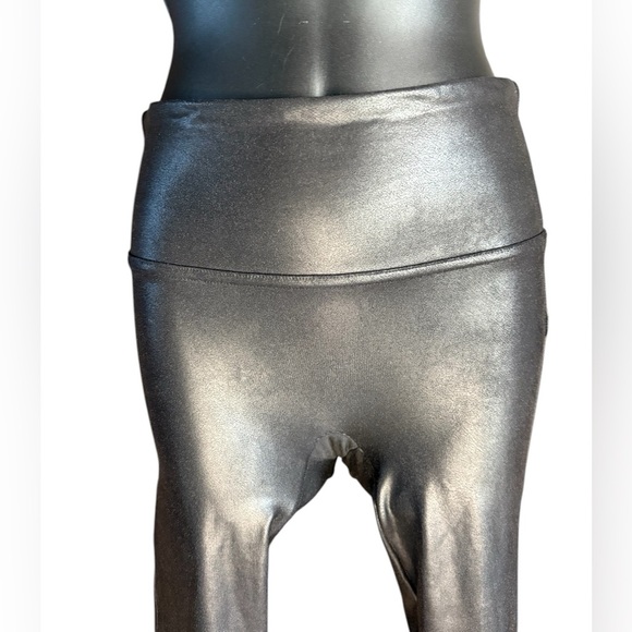 Spanx womens Faux Leather Leggings black high waist  Size small preloved no flaw - Picture 4 of 5